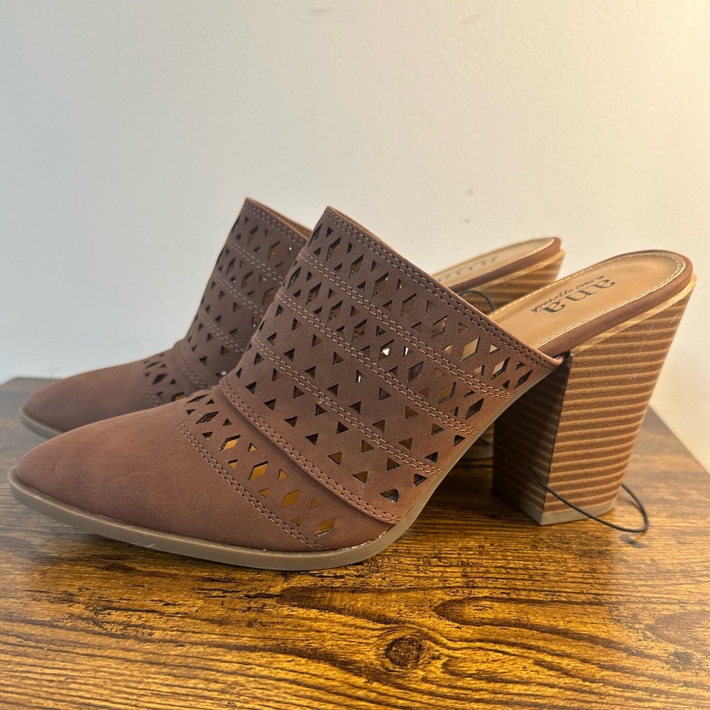 A.n.a Women’s Hiro Chocolate Pointed Toe Block Heel Pumps NWT Various Sizes